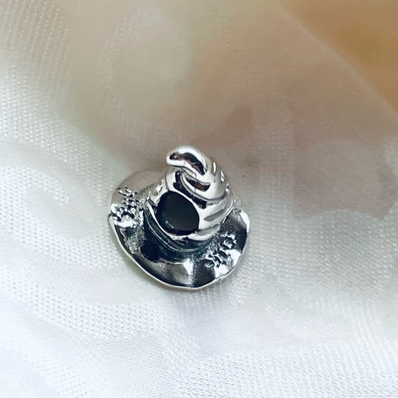 🧙♂️ NWOT Sorting Hat Charm – Harry Potter ✨ - Picture 10 of 12